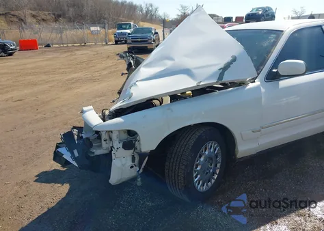 2004 Mercury Grand Marquis Gs z USA, uszkodzony, nr VIN 2MEFM74W94X681819